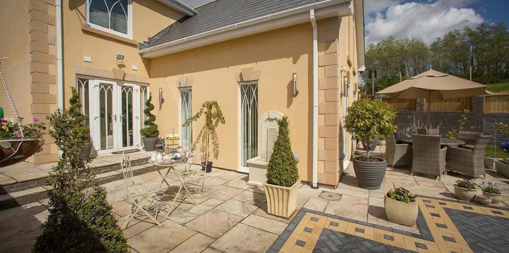 Queen Bee & B Merthyr Tydfil Exterior foto